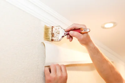 Pose de papier peint aux Adrets — revêtements muraux et toiles de verre